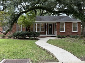 519 W St Louis St in Lafayette, LA - Building Photo