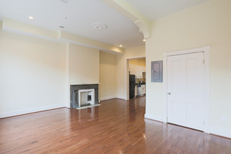 2116 St Paul St-Unit -Apt 2 in Baltimore, MD - Building Photo - Building Photo