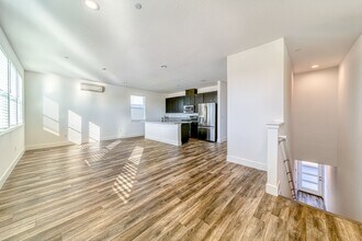 2187 Kenrick Ln, Unit D43 Unit 2 in Chico, CA - Building Photo - Building Photo