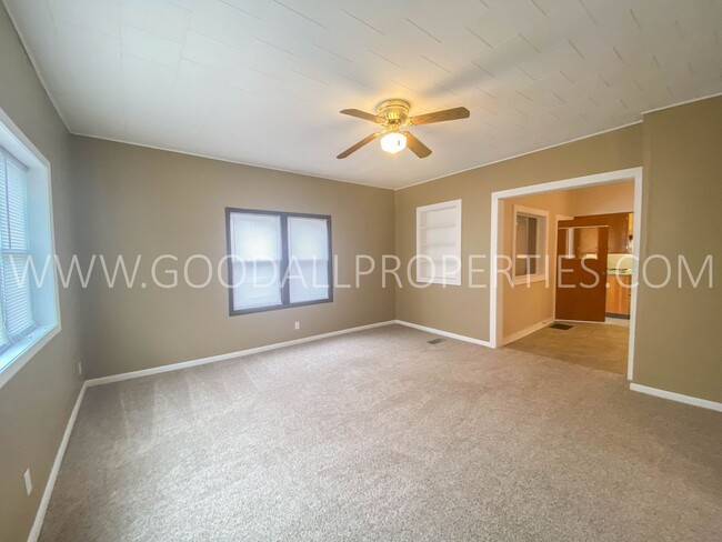 202 S 11th St in Adel, IA - Building Photo - Building Photo