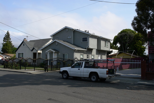 2809 Calvin Ave in Redwood City, CA - Building Photo - Building Photo