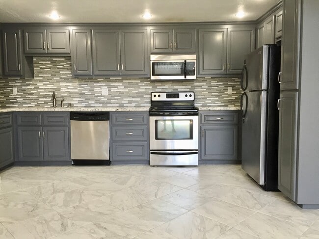 1440 Veteran Ave, Unit 319 in Los Angeles, CA - Building Photo - Building Photo