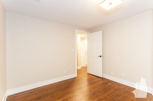property at 5058 N Winchester Ave