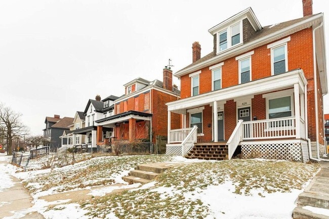 429 Wilson Ave in Columbus, OH - Building Photo - Building Photo