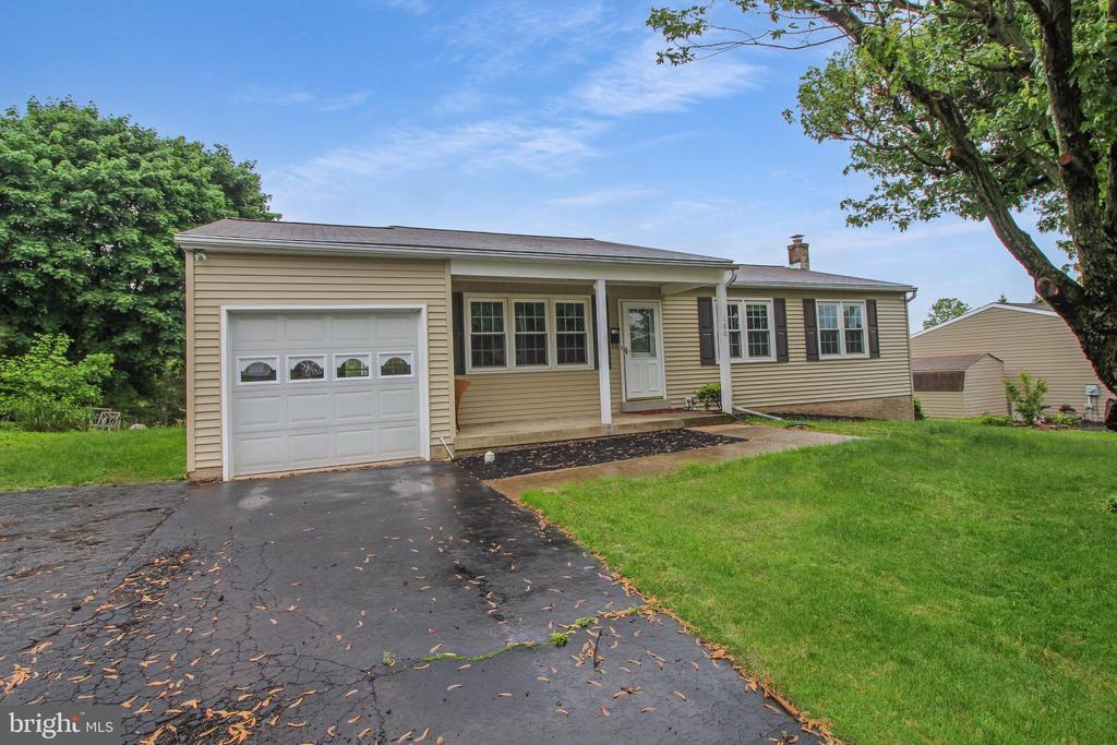 160 Washington St in Red Hill, PA - Building Photo