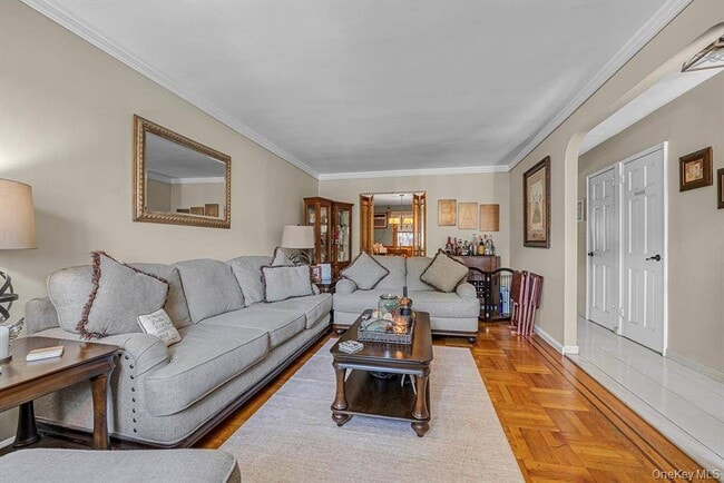 2433 Young Ave in Bronx, NY - Building Photo - Building Photo