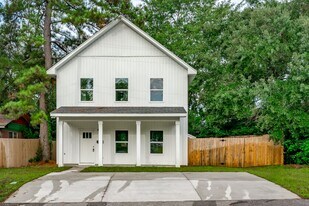 915 S Kilbourne Rd in Columbia, SC - Building Photo