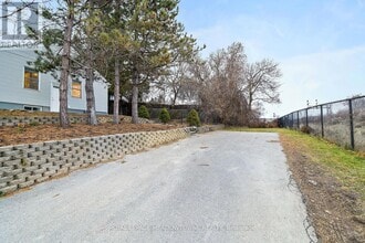 2 John St in Halton Hills, ON - Building Photo - Building Photo