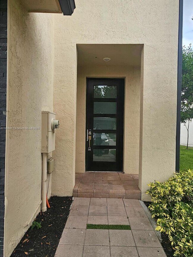 15839 NW 91st Ct in Miami Lakes, FL - Building Photo - Building Photo