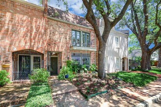 2206 Welch St in Houston, TX - Foto de edificio - Building Photo