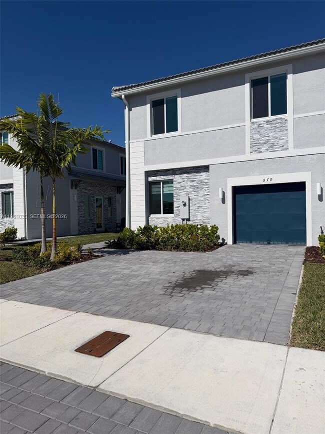 679 SE 13th St Cir in Homestead, FL - Building Photo - Building Photo