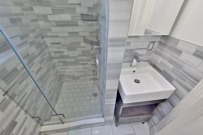 60 Avenue B, Unit 2A in New York, NY - Building Photo - Building Photo