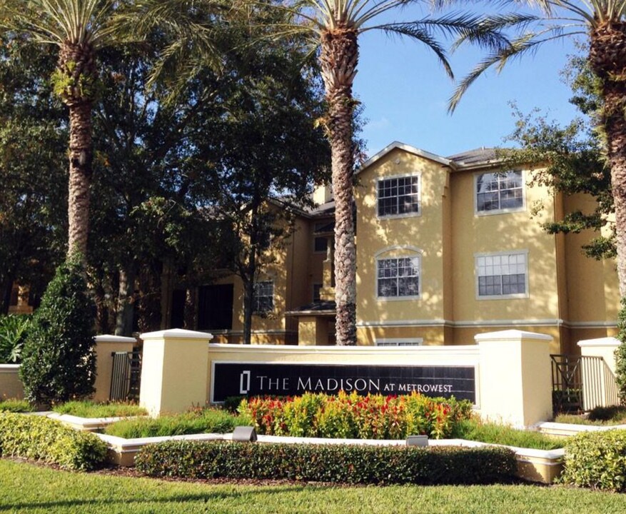 2600 Robert Trent Jones Dr in Orlando, FL - Building Photo