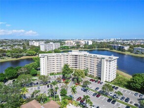 2940 N Course Dr in Pompano Beach, FL - Building Photo - Building Photo