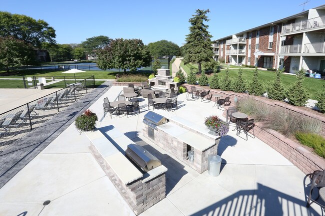 The Meadows Apartments in Waukesha, WI - Foto de edificio - Building Photo