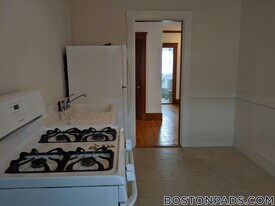 14 Lakeville Rd, Unit 12-A in Boston, MA - Building Photo