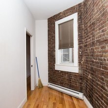21 Adelphi St-Unit -2d in Brooklyn, NY - Building Photo - Building Photo