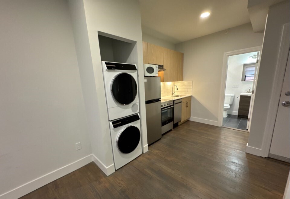 270 Newbury St in Boston, MA - Building Photo