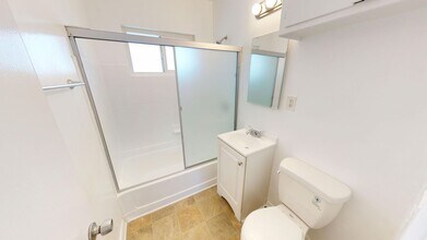 626 Kew in Inglewood, CA - Foto de edificio - Interior Photo