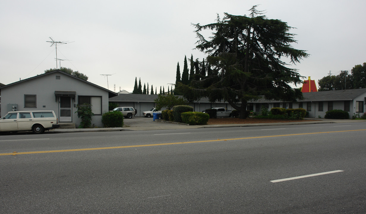 318 N Fairoaks Ave in Sunnyvale, CA - Foto de edificio