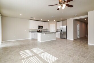 5284 Sanders Oak Trl in St. Cloud, FL - Foto de edificio - Building Photo