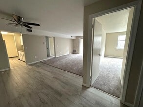 Sprucewood Apartments in Rocky Hill, CT - Foto de edificio - Building Photo