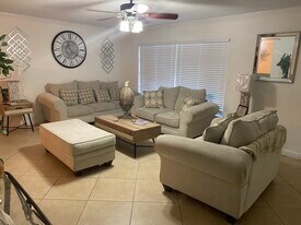 9607 NW 66th St in Tamarac, FL - Building Photo