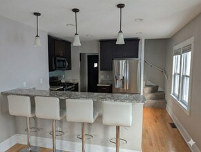 6706 Vista Ave in Wauwatosa, WI - Foto de edificio - Building Photo