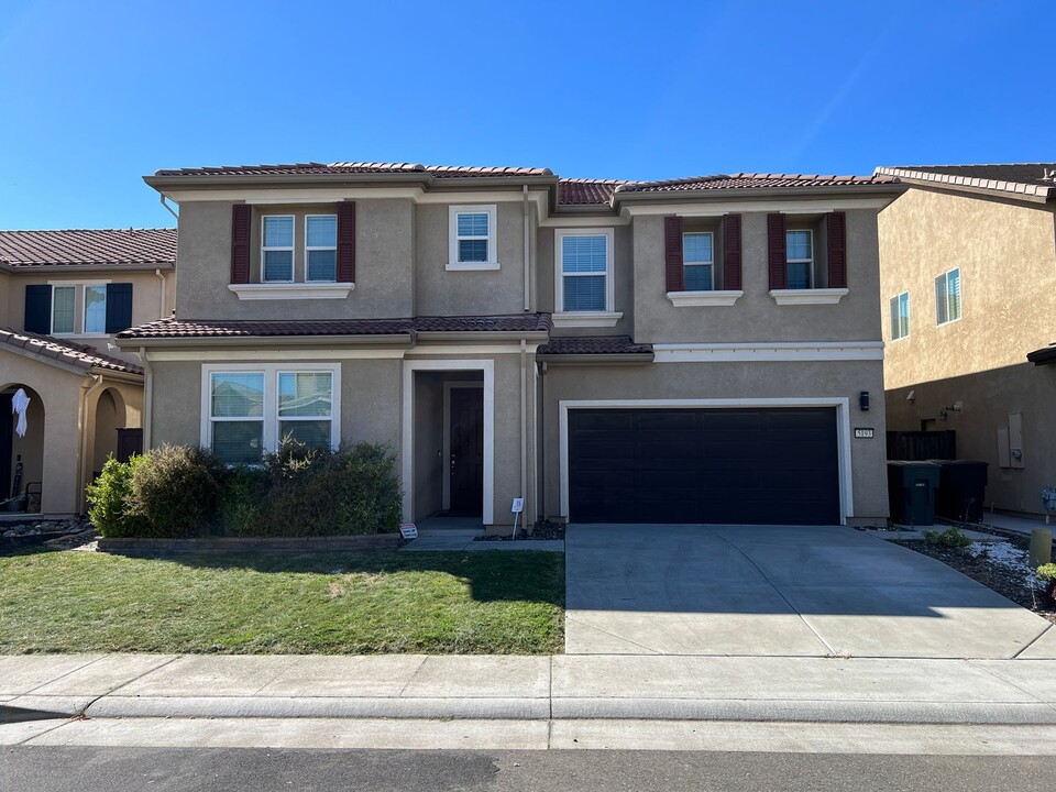 5193 Maestro Way in Roseville, CA - Foto de edificio