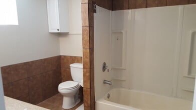 3320 N Downer Ave in Milwaukee, WI - Building Photo - Building Photo