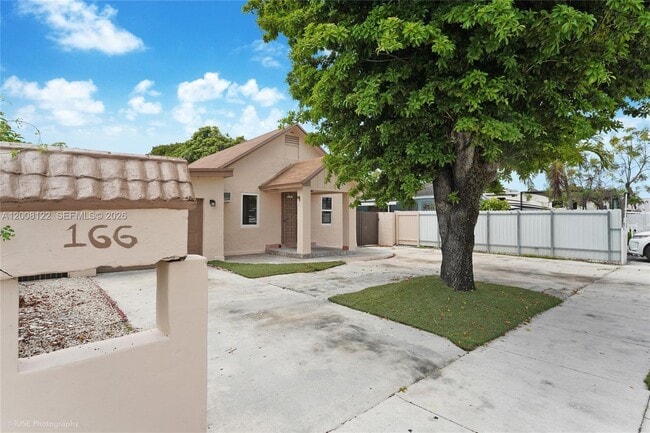 166 E 17th St in Hialeah, FL - Building Photo - Building Photo