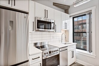 7645 N Sheridan Rd in Chicago, IL - Building Photo - Building Photo