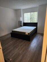 Swan Court Apartments in North Hollywood, CA - Building Photo - Building Photo