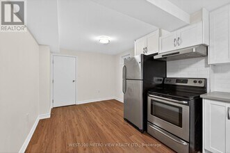 3139 Dover Crescent in Mississauga, ON - Building Photo - Building Photo