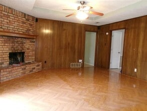 1022 S Center St in Grand Prairie, TX - Building Photo - Building Photo