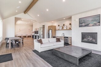 Woodburn Place Apartment Homes in Woodburn, OR - Building Photo - Interior Photo
