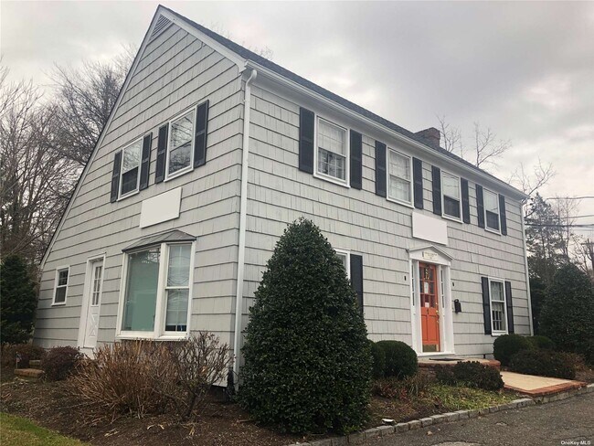 1 E Main St in Huntington, NY - Building Photo - Building Photo