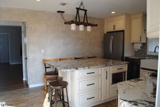 51 Anderson Ave in Totowa, NJ - Building Photo - Building Photo