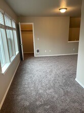 14373 Emily Pl, Unit Private Studio in Oregon City, OR - Building Photo - Building Photo