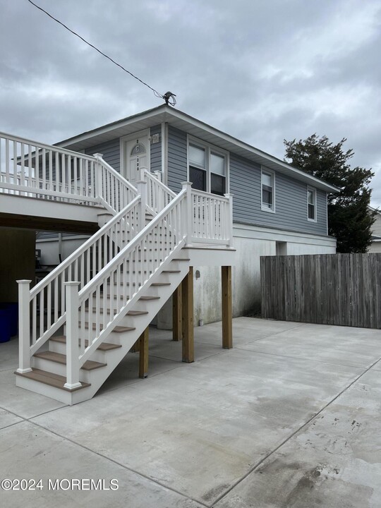 208 Lincoln Ave in Seaside Heights, NJ - Building Photo