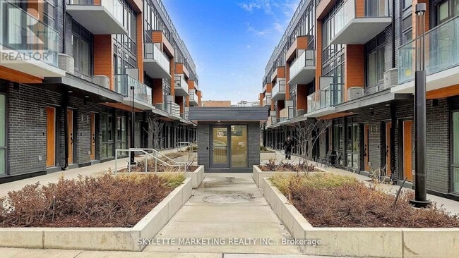 69 Curlew Dr in Toronto, ON - Building Photo - Building Photo