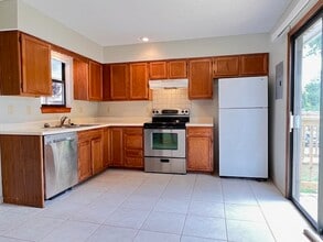 1023 NE Lindsay Ave, Unit B in Lee's Summit, MO - Building Photo - Building Photo