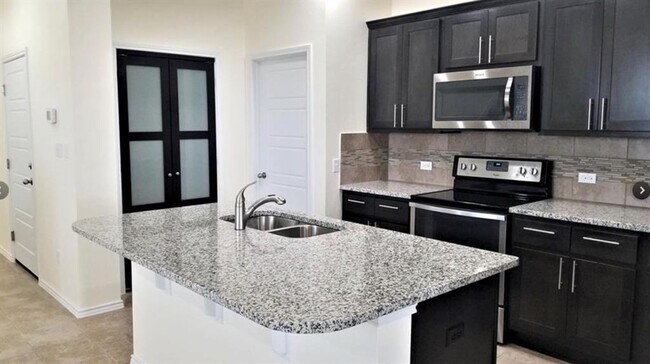 704 Carillion Dr in Pflugerville, TX - Building Photo - Building Photo