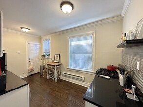 648.5 W Roscoe in Chicago, IL - Building Photo - Building Photo