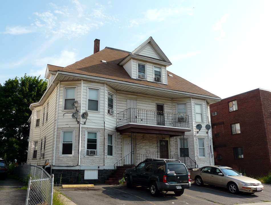 246 Revere Beach Pky in Chelsea, MA - Foto de edificio