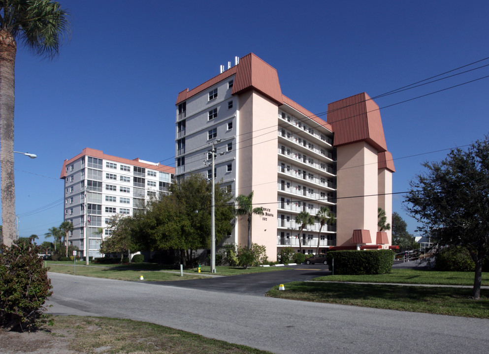 Venice Costa Brava East in Venice, FL - Foto de edificio