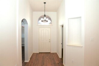 12717 Old MacGregor Ln in Fort Worth, TX - Foto de edificio - Building Photo