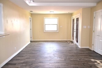 308 E Olive St in Laredo, TX - Building Photo - Building Photo