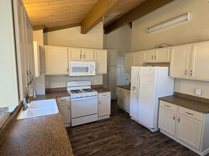 617 Arth Dr in Crestline, CA - Building Photo - Building Photo