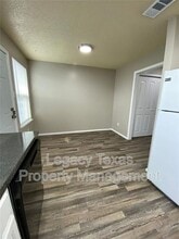 1608 Sun Valley Dr in Cleburne, TX - Building Photo - Building Photo
